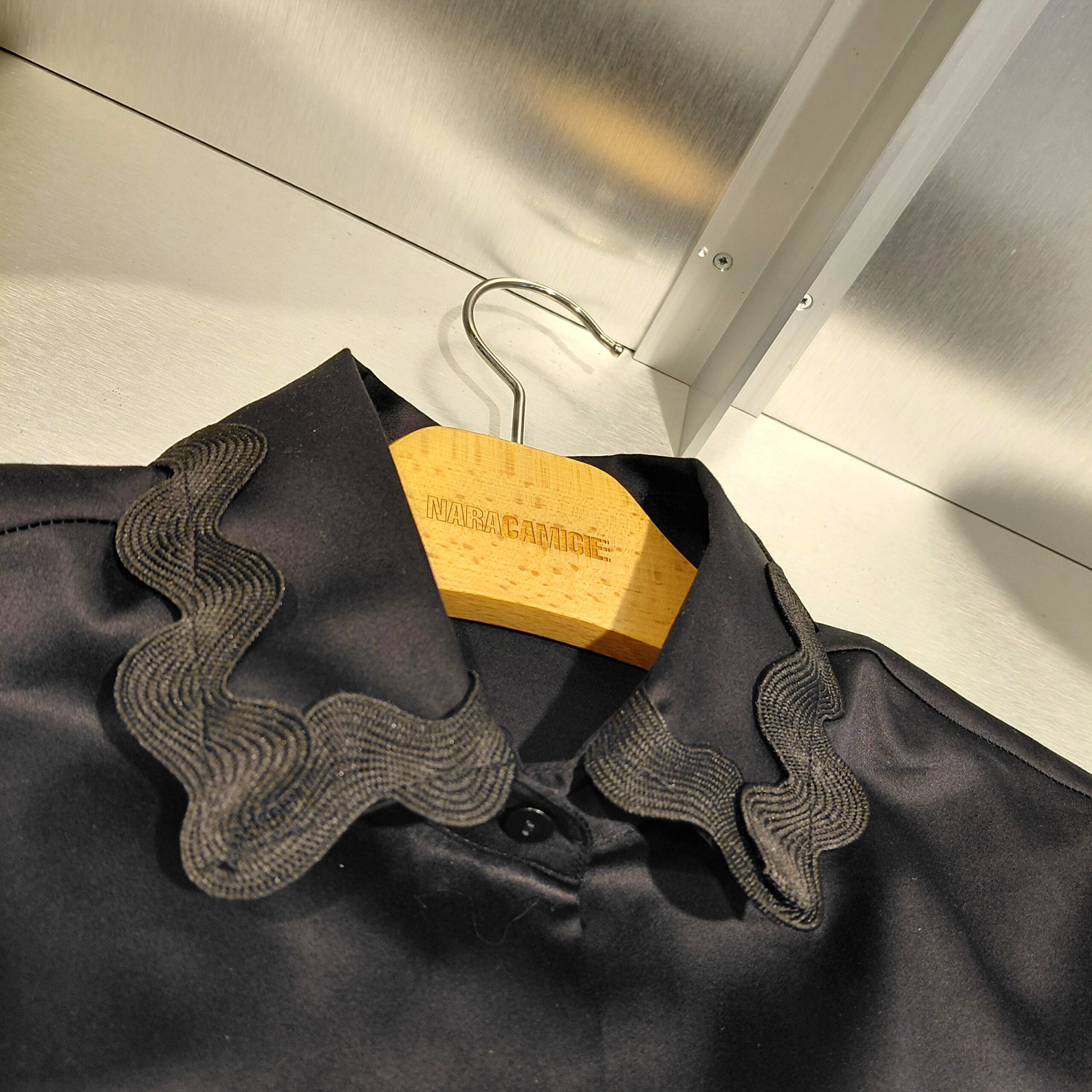 1202 bluza z detajli - slika 2