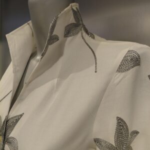 Alternative view of W075 Rayon bluza z visokim ovratnikom