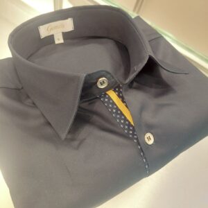 M501 temno modra srajca z detajlom