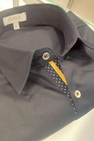 Alternative view of M501 temno modra srajca z detajlom