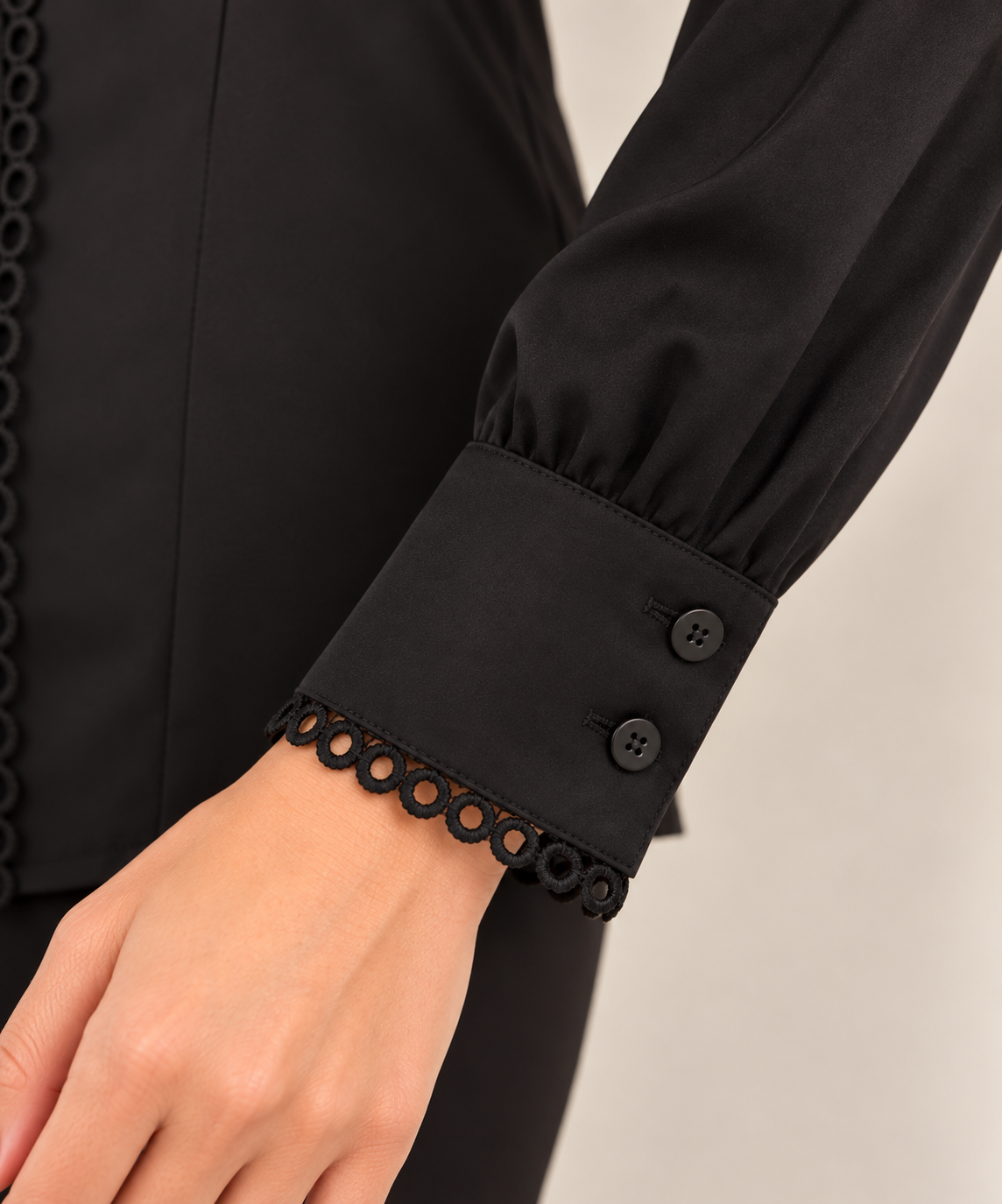 W504 bluza z obrobo - slika 4